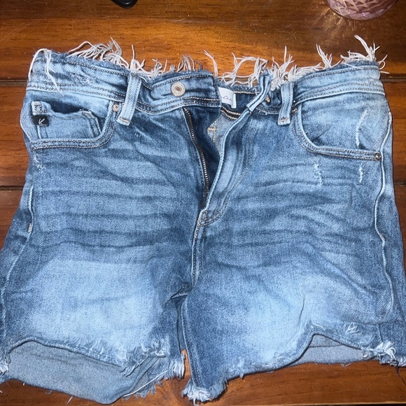 Distressed KanCan jean shorts - Picture 1 of 4